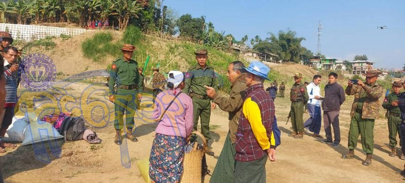 ၂၀၂၂ ခုနှစ် ဒီဇင်ဘာလအတွင်း အမ်းမြို့နယ်မှ နေရပ်ပြန် စစ်ဘေးရှောင်များကို တွေ့ရစဉ်။ (ဓာတ်ပုံ - ရခိုင်နေ့စဉ်)